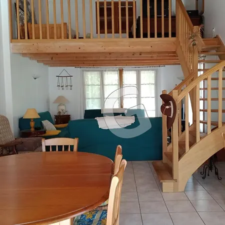 Nyaraló Maison A Avec Piscine Chauffee, Proche - Fr-1-194-364