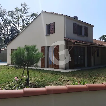 Maison A Avec Piscine Chauffee, Proche - Fr-1-194-364 *