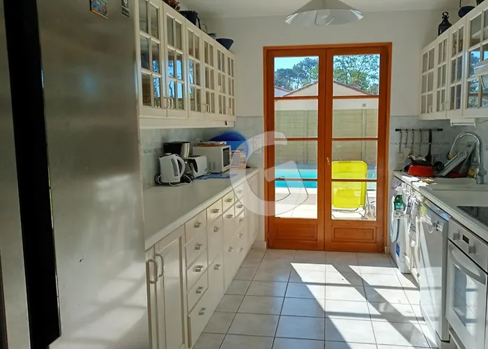 Maison à Avec Piscine Chauffée, Proche - Fr-1-194-364 Сasa de vacaciones *